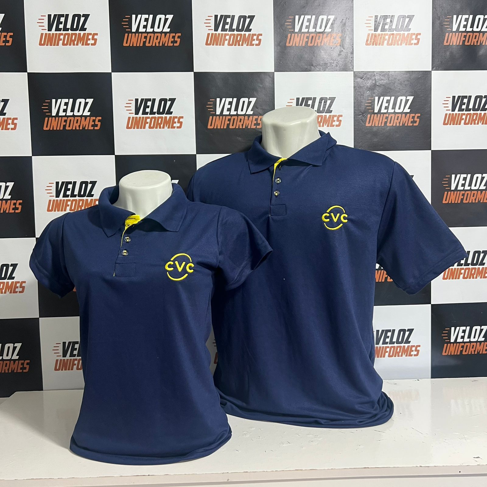 Camisas polo personalizadas com bordado para equipes — Veloz Uniformes