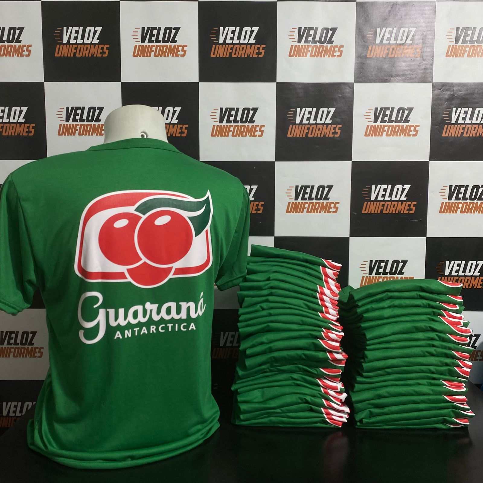 Camisetas personalizadas com logo para empresas — Veloz Uniformes