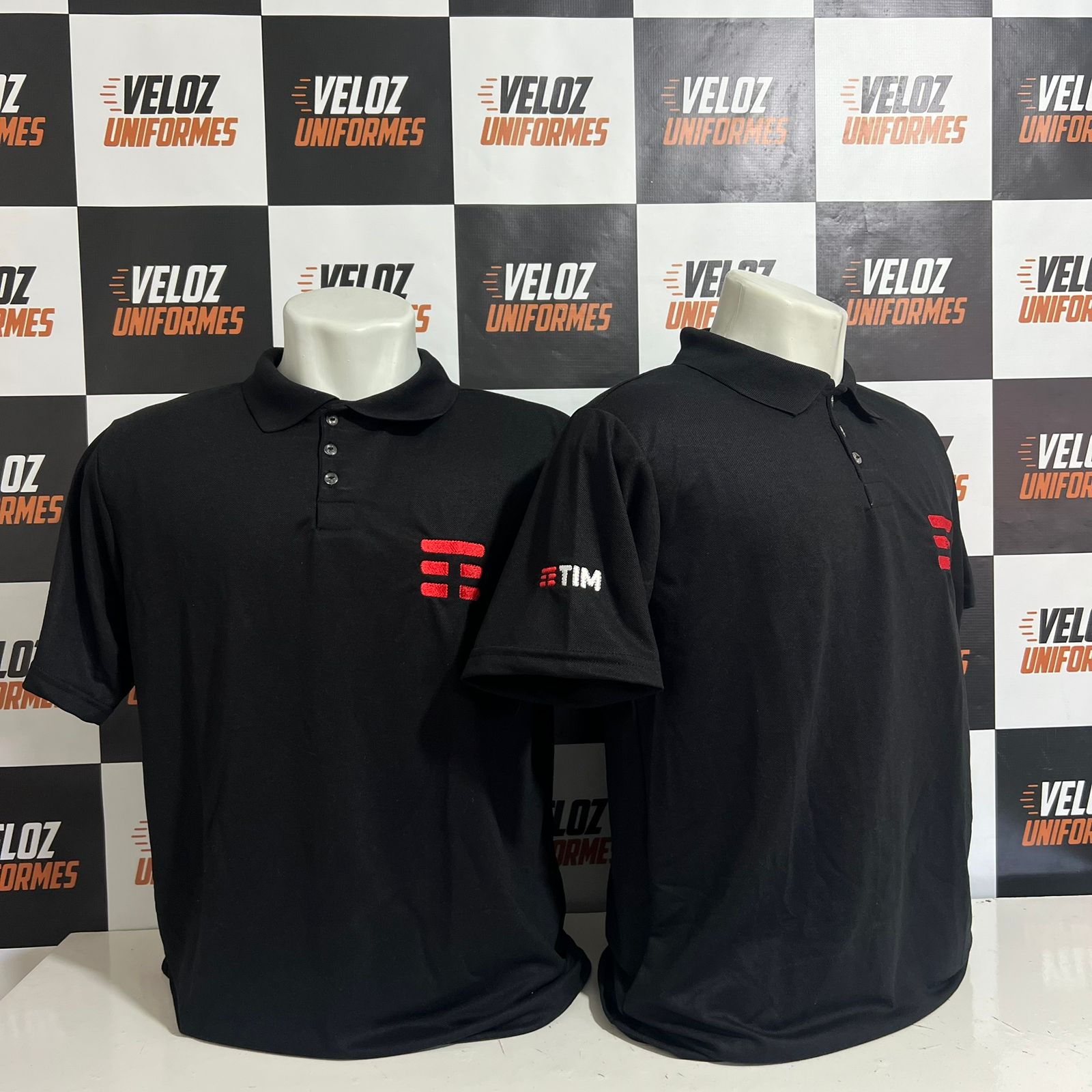 Polo personalizada com bordado — Veloz Uniformes