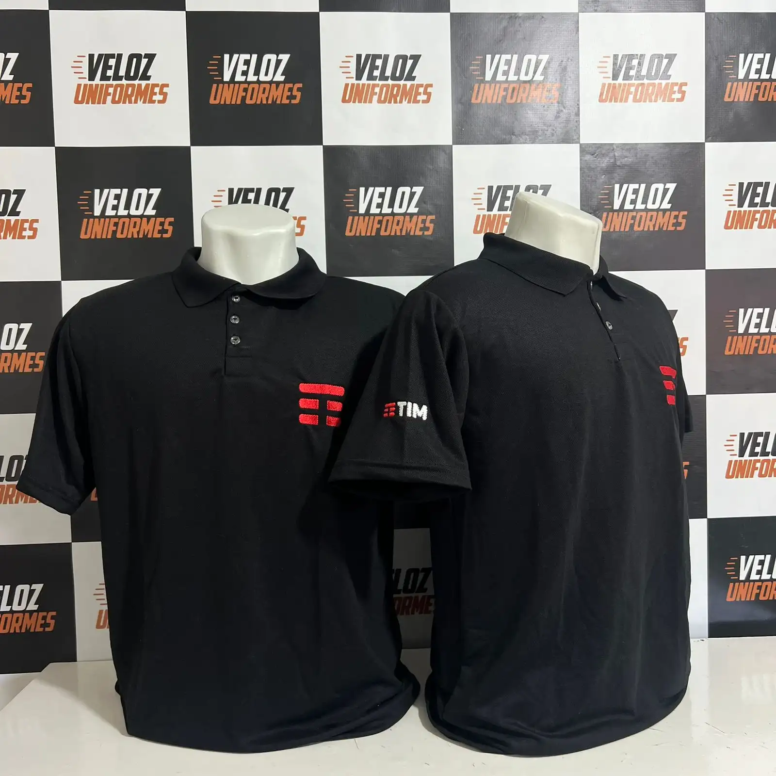 Polo personalizada com bordado — Veloz Uniformes