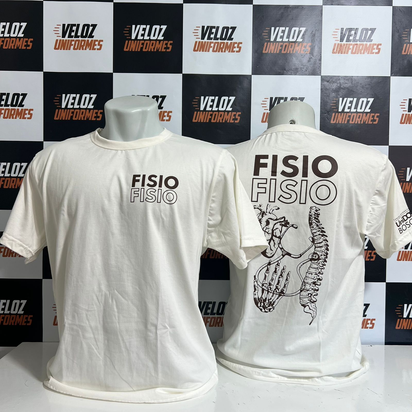 Camiseta off-white personalizada clínica de fisioterapia