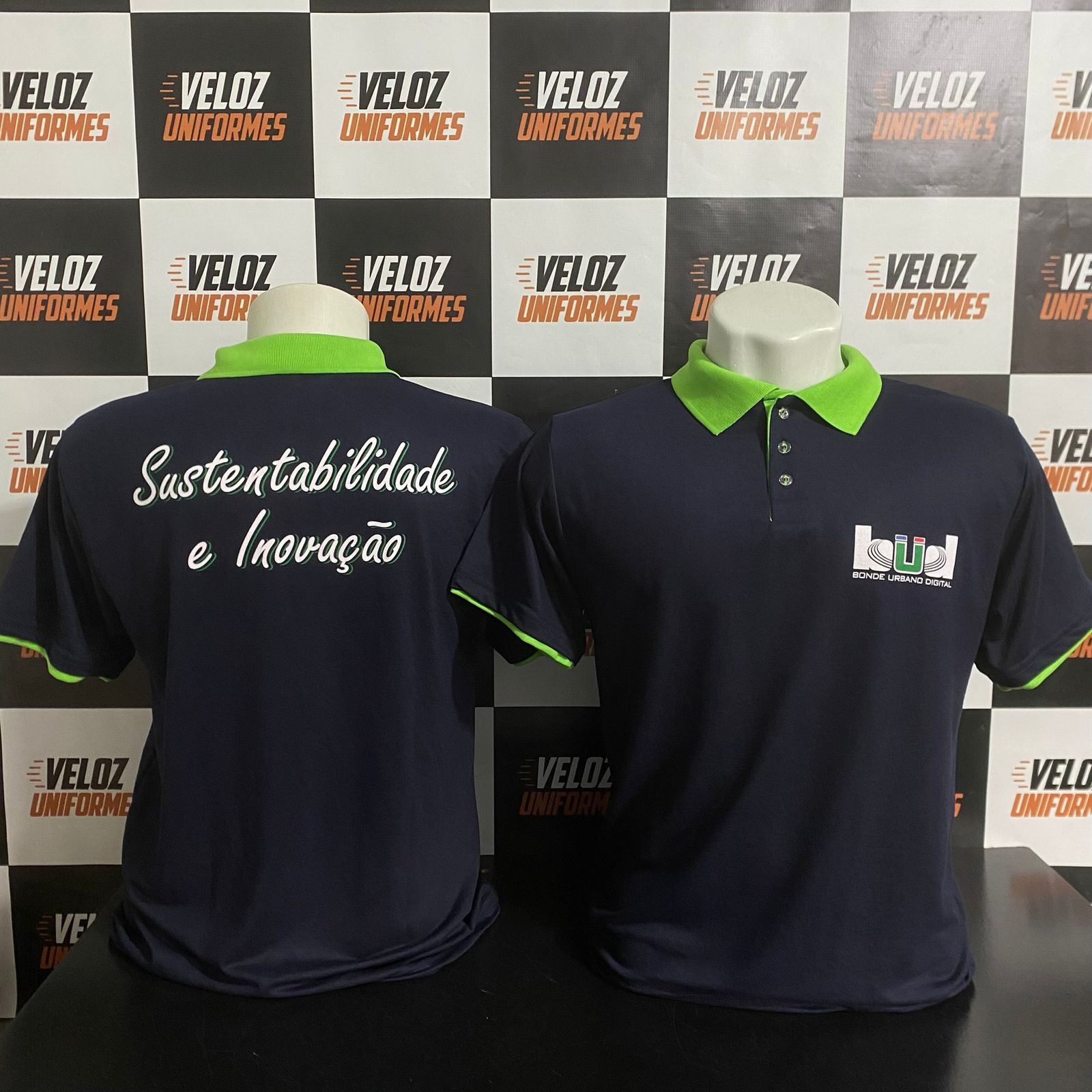 Polo azul e verde Bonde Urbano uniforme corporativo